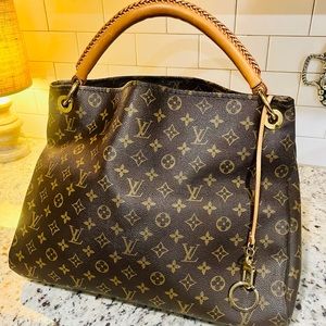 Authentic Louis Vuitton Artsy MM